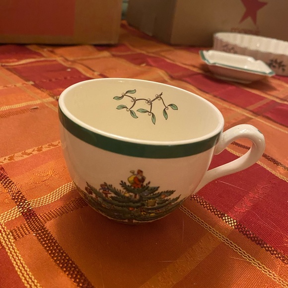 Spode Christmas Tree Cup and Saucer - Picture 7 of 10
